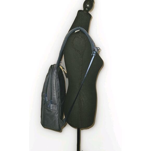 NWT! RIVACASE Suzuka 7760 Backpack With 15.6" Laptop Sleeve Blue - Picture 3 of 9